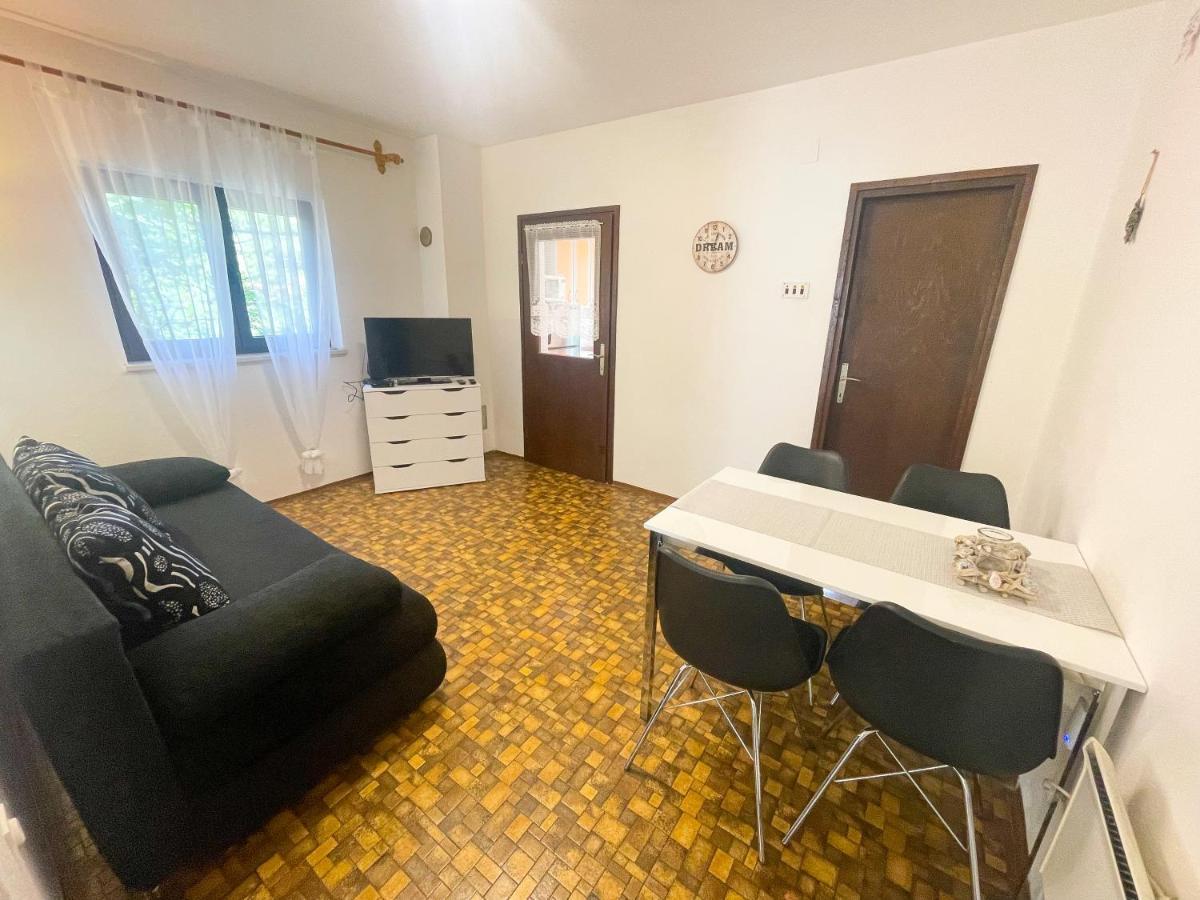 Apartmani Irena Jadranovo Esterno foto